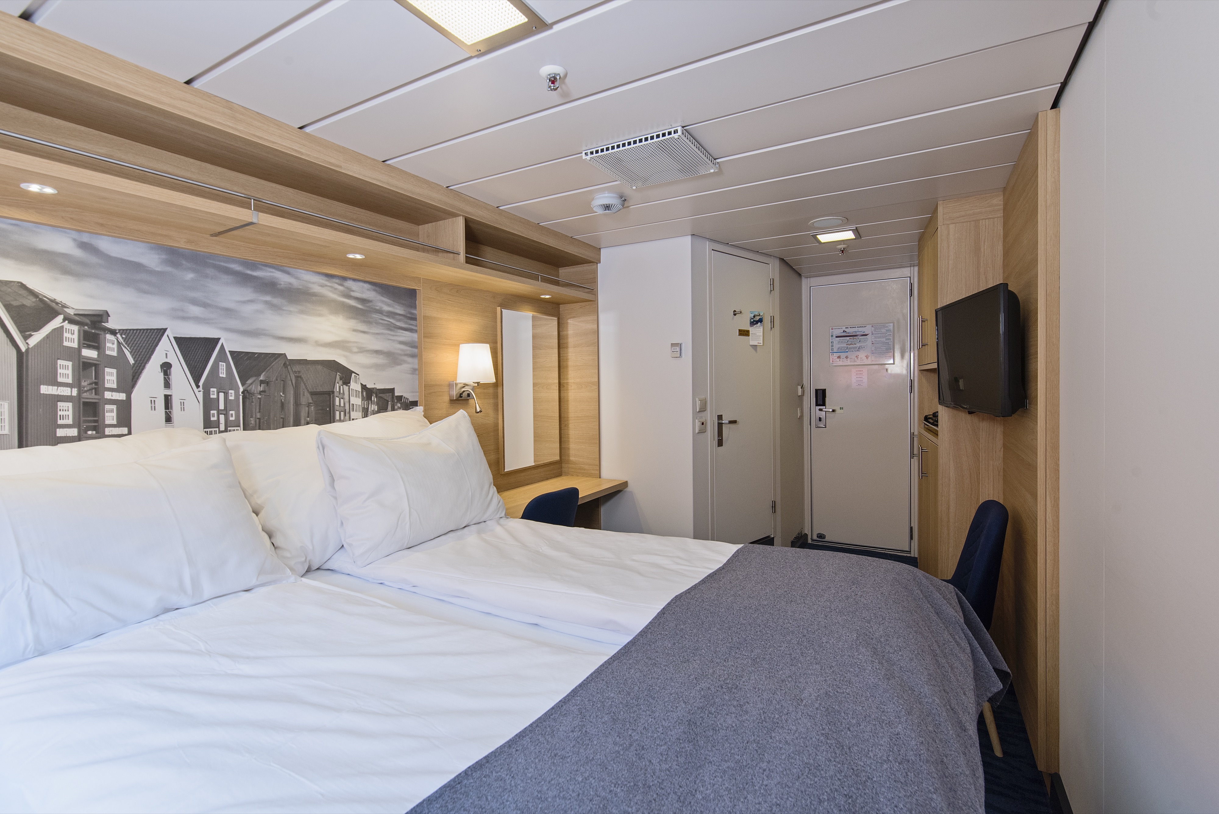 Polar Outside | Double on upper or middle deck with window (restricted view)